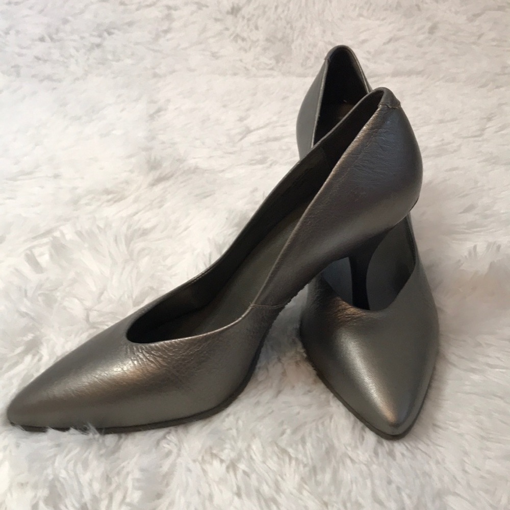 ESPRIT pewter leather 4” heels size 7 1/2 M (NWOT)